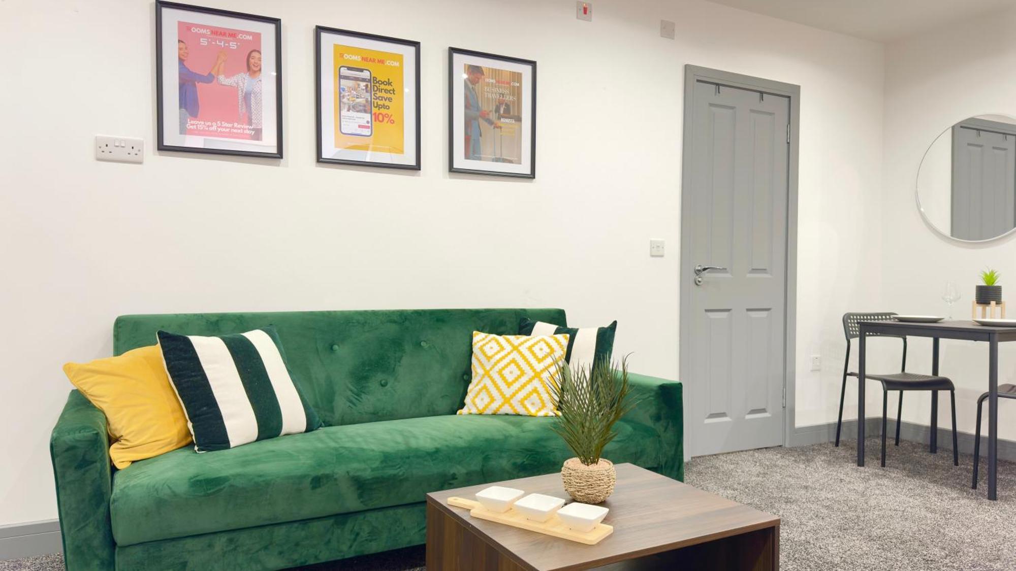 Cradley Heath Rnm - Upgraded Business Stay For Travelling Contractors, All Amenities, Private Access Entire Place, Kitchen & Washroom, Smart Tv, Easy Access, Parking Nearby מראה חיצוני תמונה