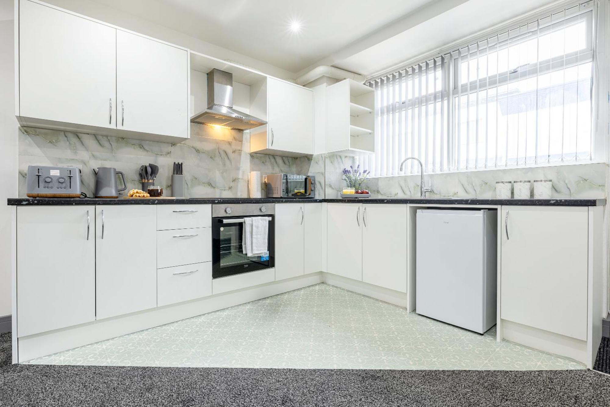 Cradley Heath Rnm - Upgraded Business Stay For Travelling Contractors, All Amenities, Private Access Entire Place, Kitchen & Washroom, Smart Tv, Easy Access, Parking Nearby מראה חיצוני תמונה