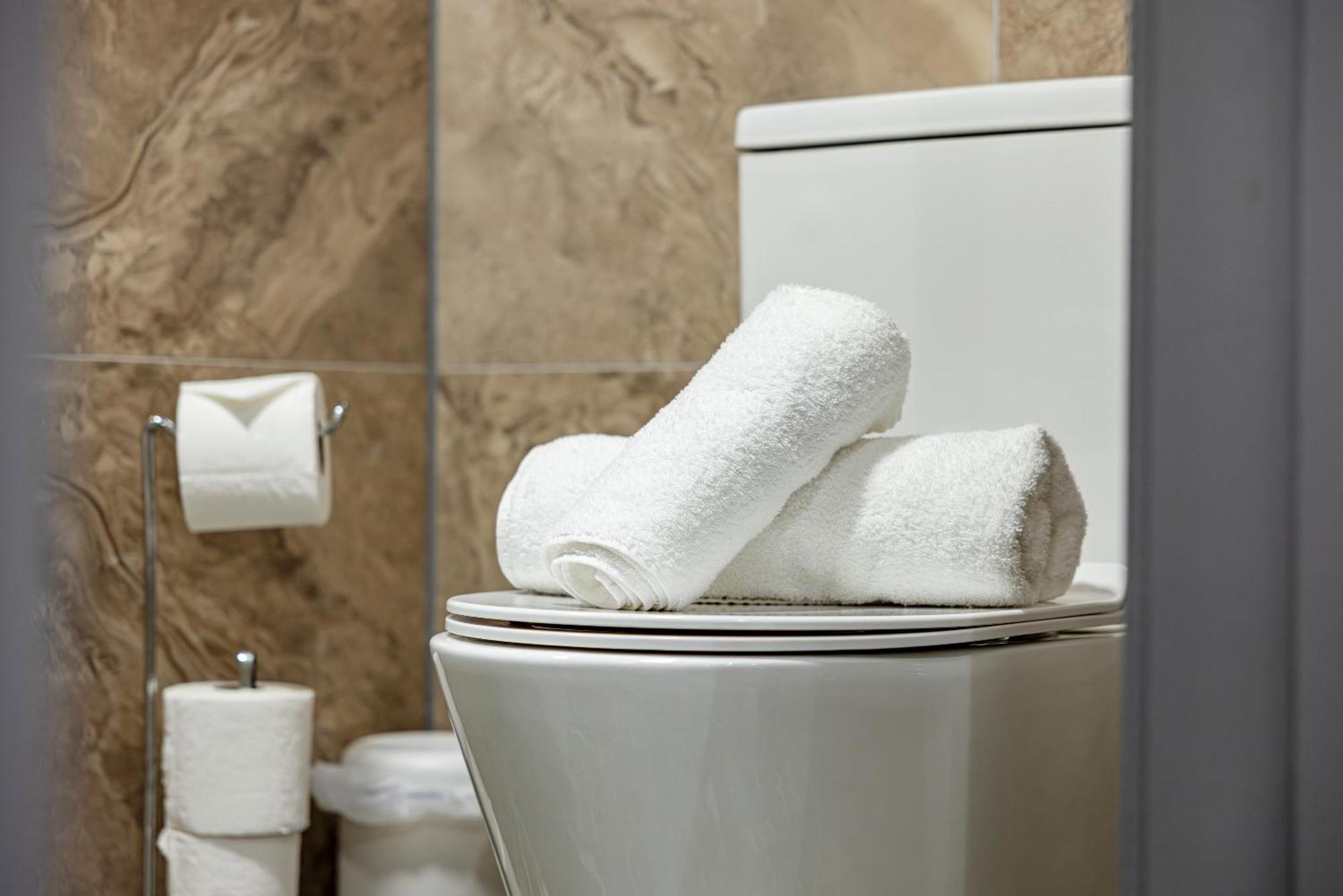 Cradley Heath Rnm - Upgraded Business Stay For Travelling Contractors, All Amenities, Private Access Entire Place, Kitchen & Washroom, Smart Tv, Easy Access, Parking Nearby מראה חיצוני תמונה