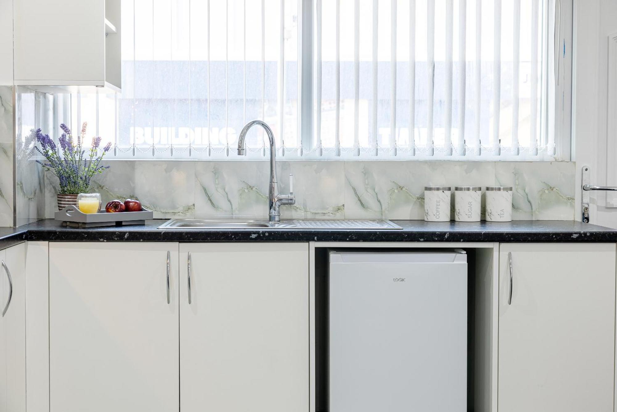 Cradley Heath Rnm - Upgraded Business Stay For Travelling Contractors, All Amenities, Private Access Entire Place, Kitchen & Washroom, Smart Tv, Easy Access, Parking Nearby מראה חיצוני תמונה