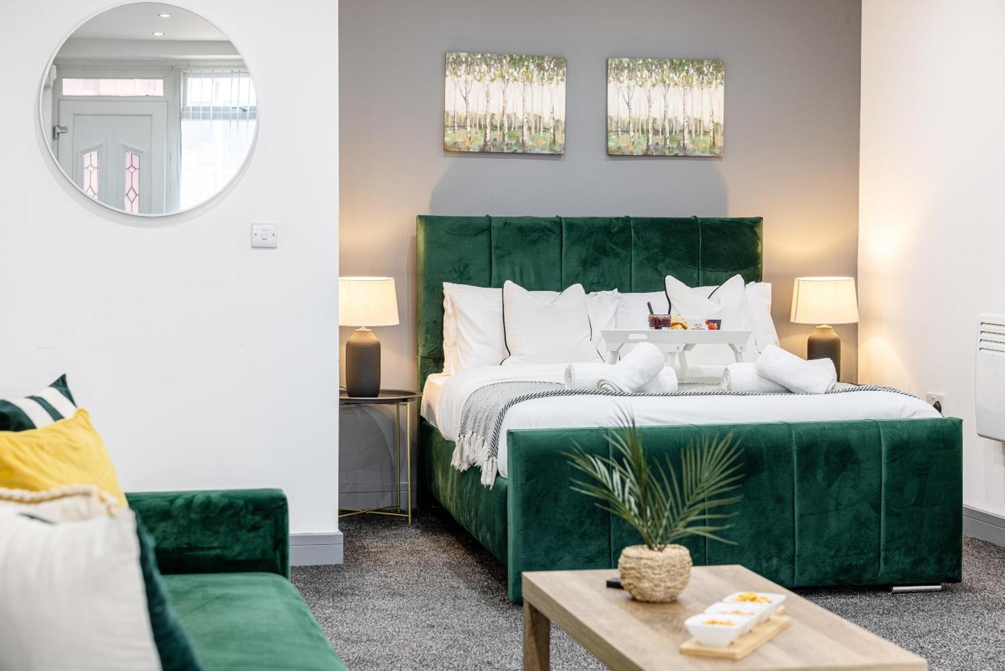 Cradley Heath Rnm - Upgraded Business Stay For Travelling Contractors, All Amenities, Private Access Entire Place, Kitchen & Washroom, Smart Tv, Easy Access, Parking Nearby מראה חיצוני תמונה