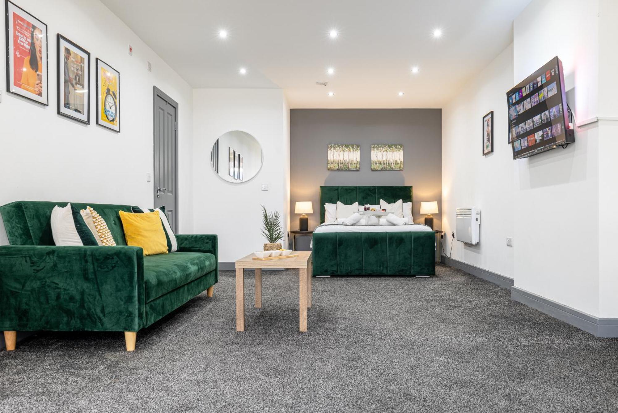 Cradley Heath Rnm - Upgraded Business Stay For Travelling Contractors, All Amenities, Private Access Entire Place, Kitchen & Washroom, Smart Tv, Easy Access, Parking Nearby מראה חיצוני תמונה
