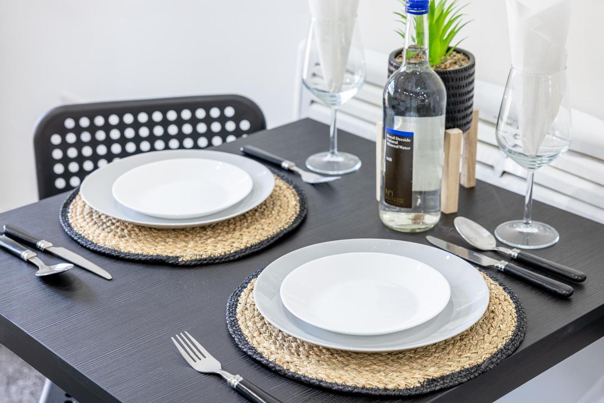 Cradley Heath Rnm - Upgraded Business Stay For Travelling Contractors, All Amenities, Private Access Entire Place, Kitchen & Washroom, Smart Tv, Easy Access, Parking Nearby מראה חיצוני תמונה